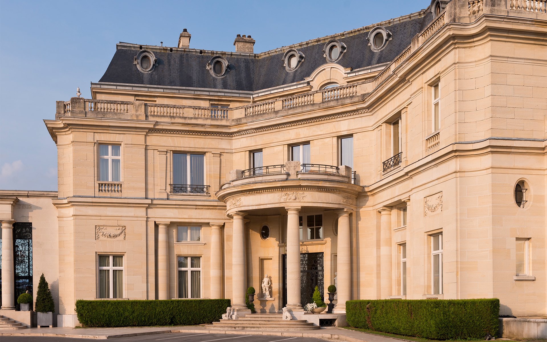 Château Hôtel Mont Royal – Hotel near Chantilly France